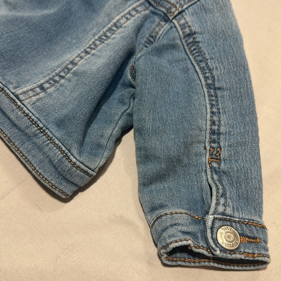 OshKosh B'gosh - denim jean jacket. Size 9 months - Picture 4 of 5